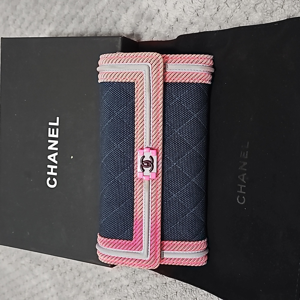 ✨️CHANEL RARE boy fluo long wallet